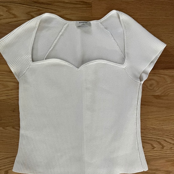 Aritzia Babaton Sculpt Knit Sweetheart T-Shirt - Picture 2 of 3